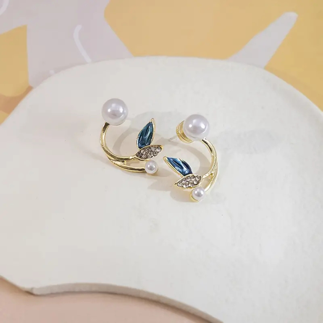 Pretty Leaf Imitation Pearl Design Stud Earrings